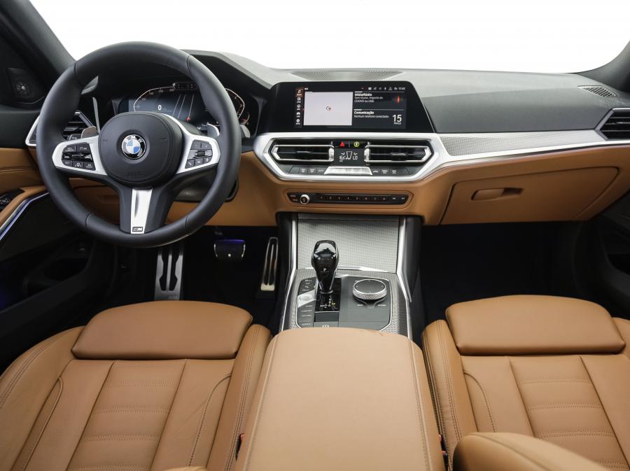 Торпедо BMW 330i M Sport (G20) 2019 года  (LA) (фото 25 из 32)